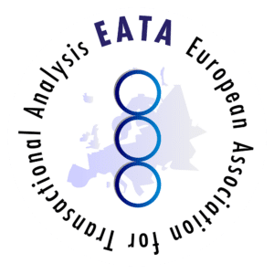 Logo officiel de l'Association Européenne d'Analyse Transactionnelle (EATA), indiquant que la formation Cours 101 d'introduction à l'Analyse Transactionnelle est délivrée par un formateur certifié par Leaderseed.